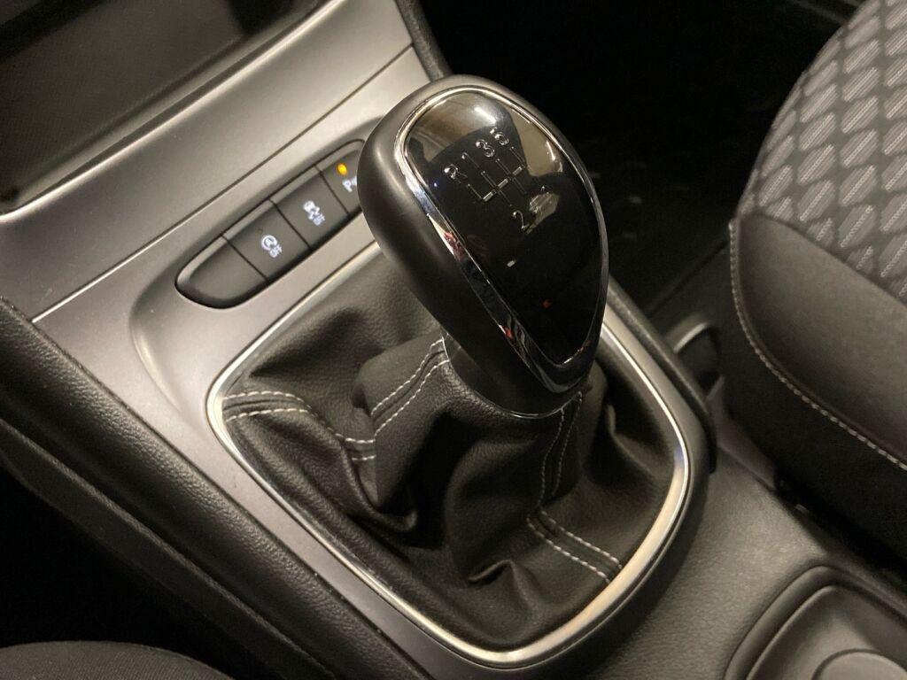 Opel Astra 2021 Valkoinen