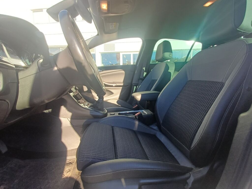 Opel Astra 2022 Valkoinen