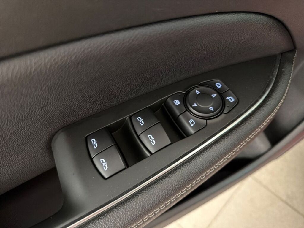 Opel Insignia 2022 Punainen