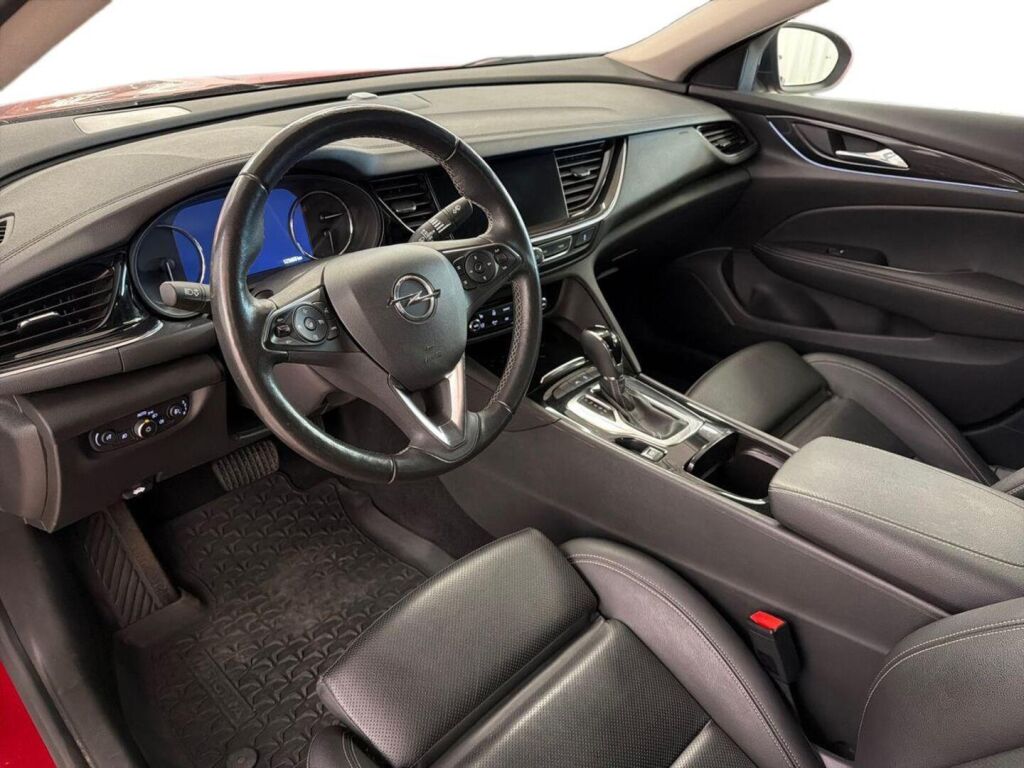 Opel Insignia 2022 Punainen