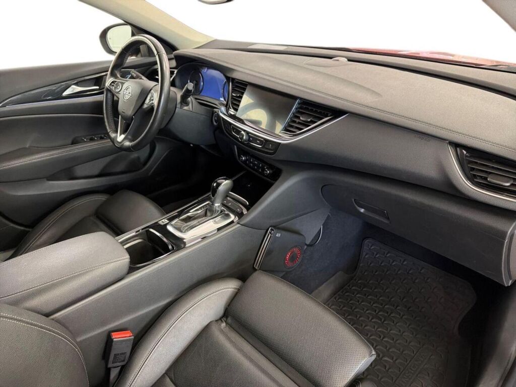 Opel Insignia 2022 Punainen