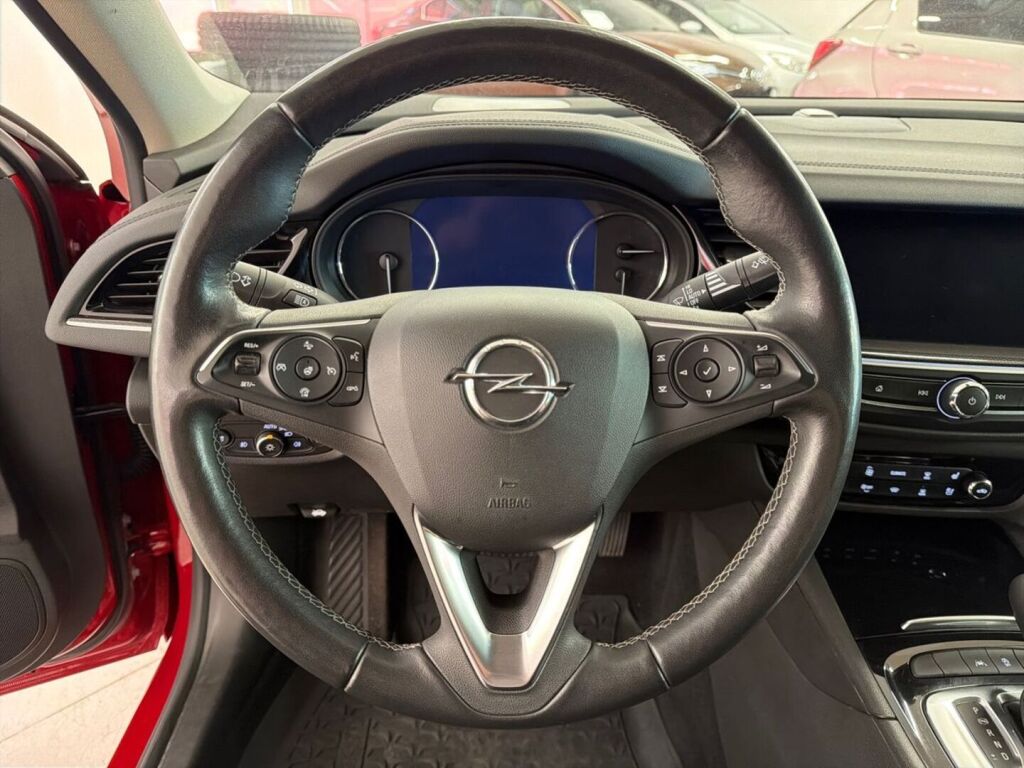 Opel Insignia 2022 Punainen