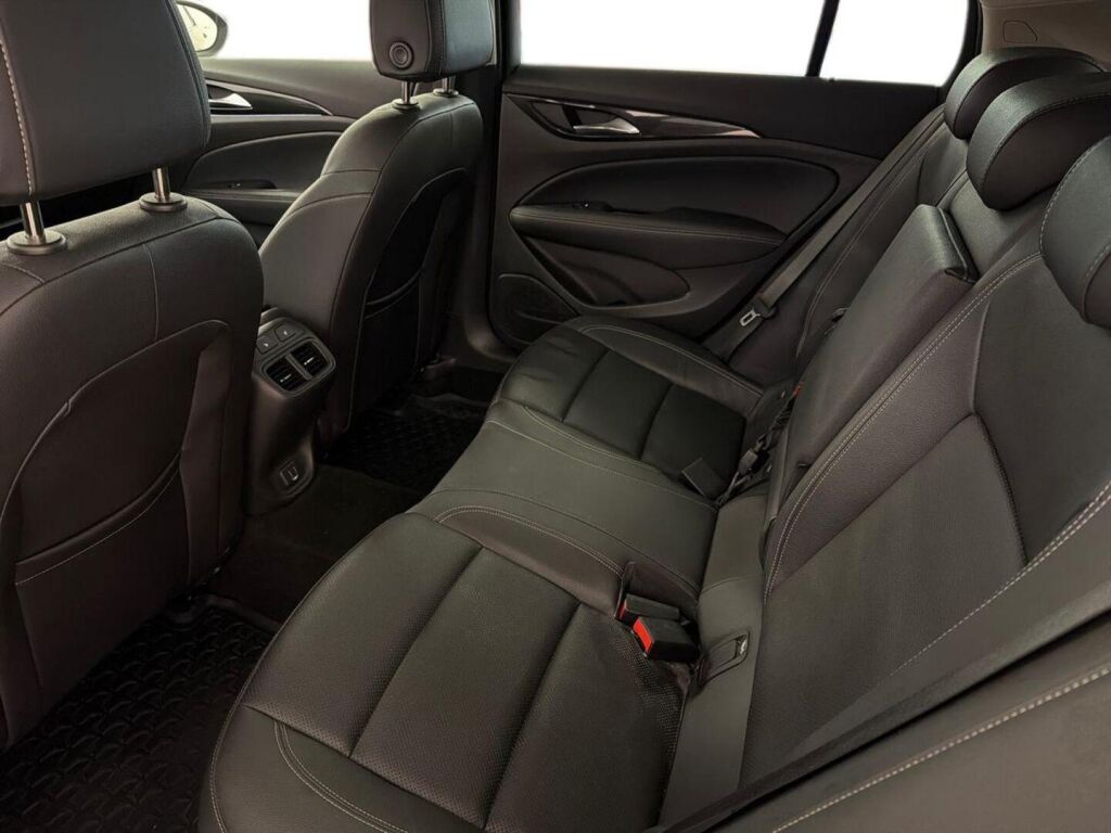 Opel Insignia 2022 Punainen