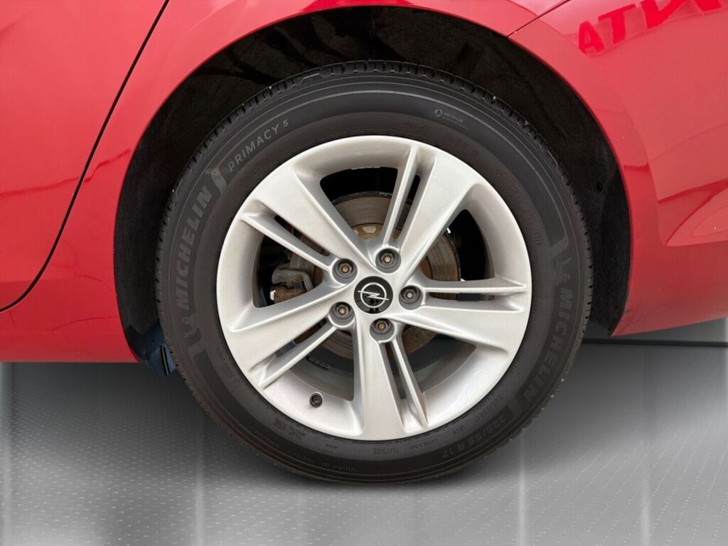 Opel Insignia 2022 Punainen