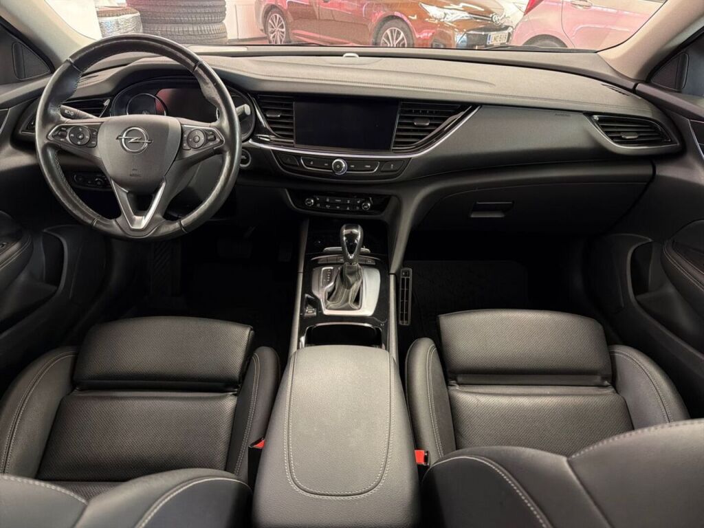 Opel Insignia 2022 Punainen