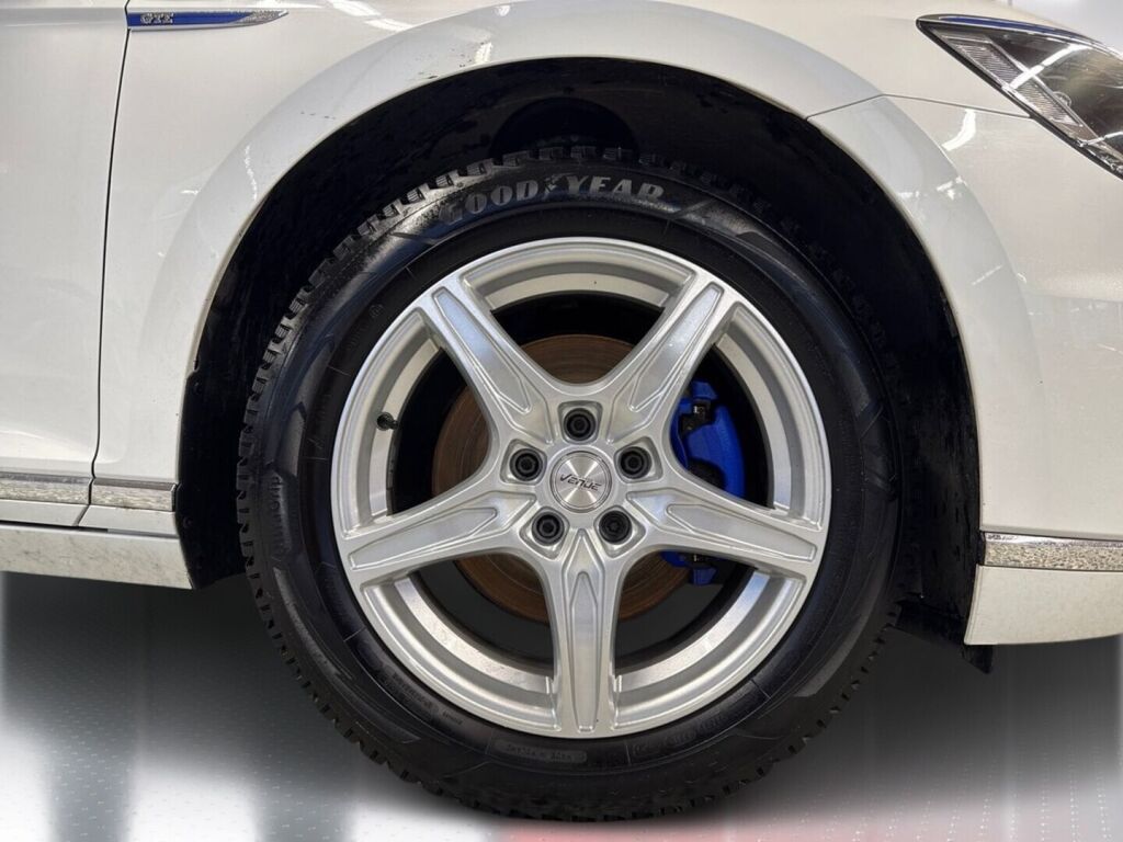 Volkswagen Passat 2018 Valkoinen