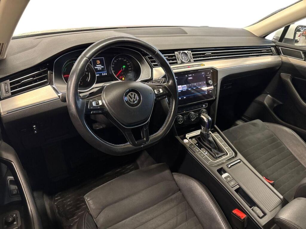 Volkswagen Passat 2018 Valkoinen