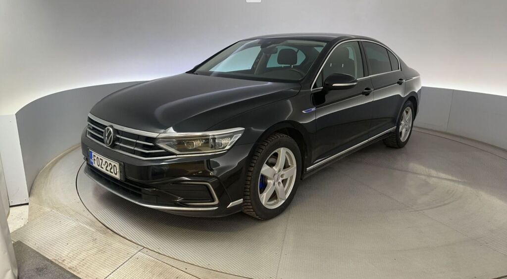 Volkswagen Passat 2022 Musta