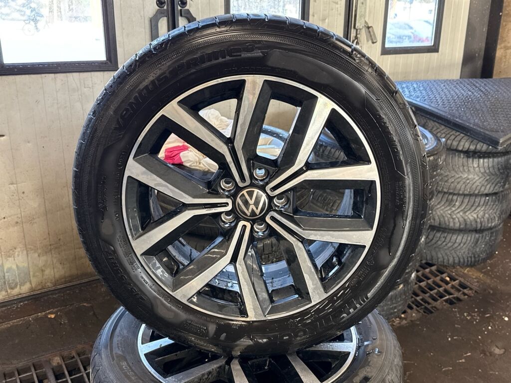 Volkswagen Passat 2022 Musta