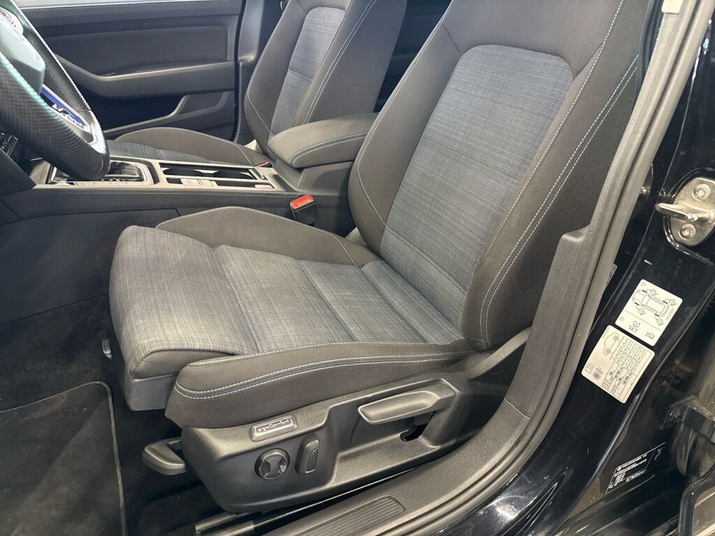 Volkswagen Passat 2022 Musta