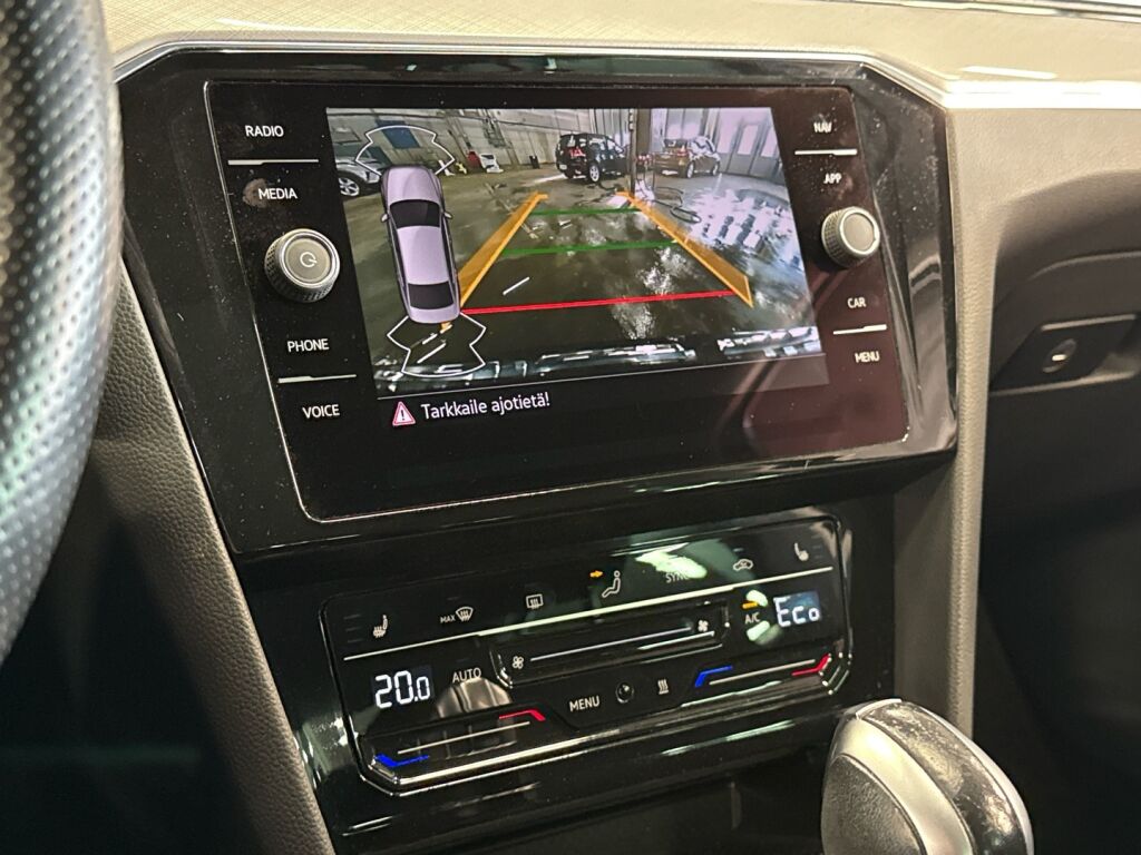 Volkswagen Passat 2022 Musta