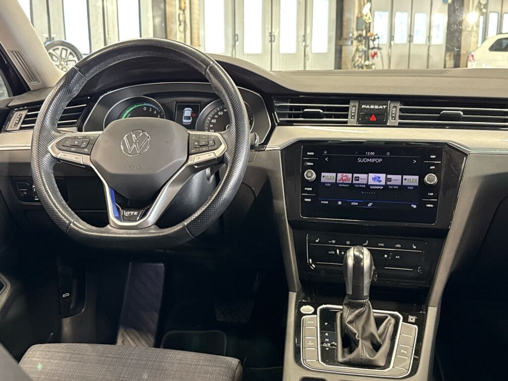 Volkswagen Passat 2022 Musta