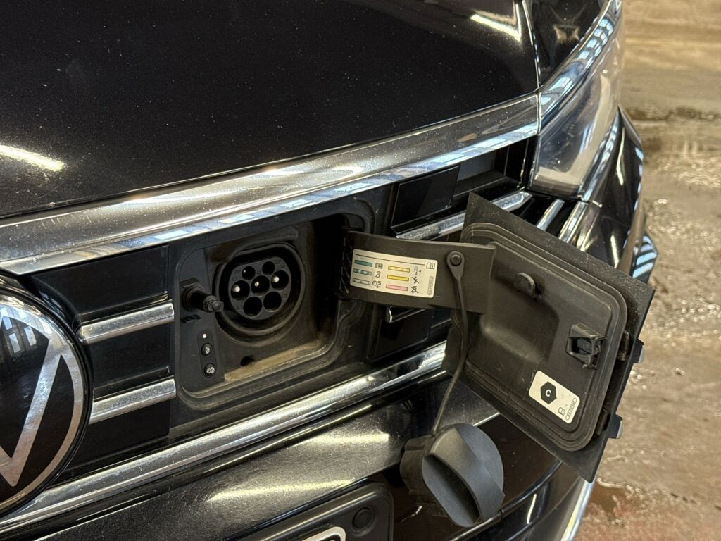 Volkswagen Passat 2022 Musta