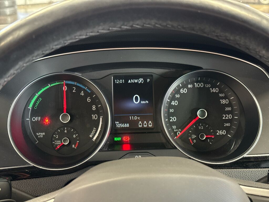 Volkswagen Passat 2022 Musta