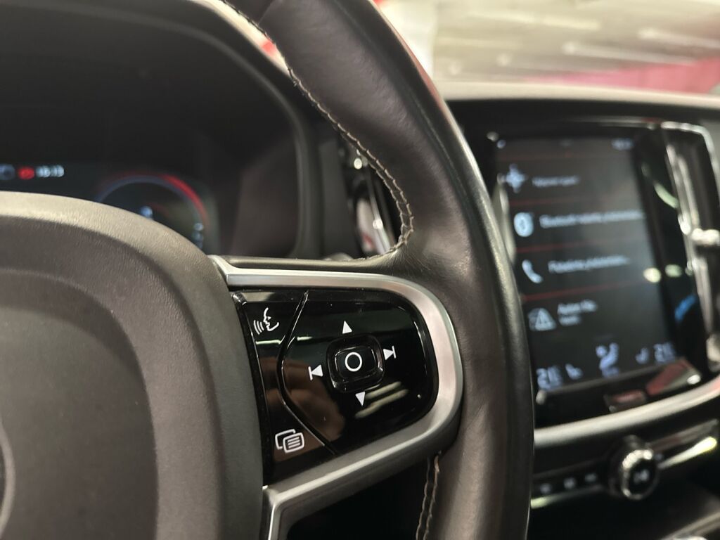 Volvo V60 2019 Musta