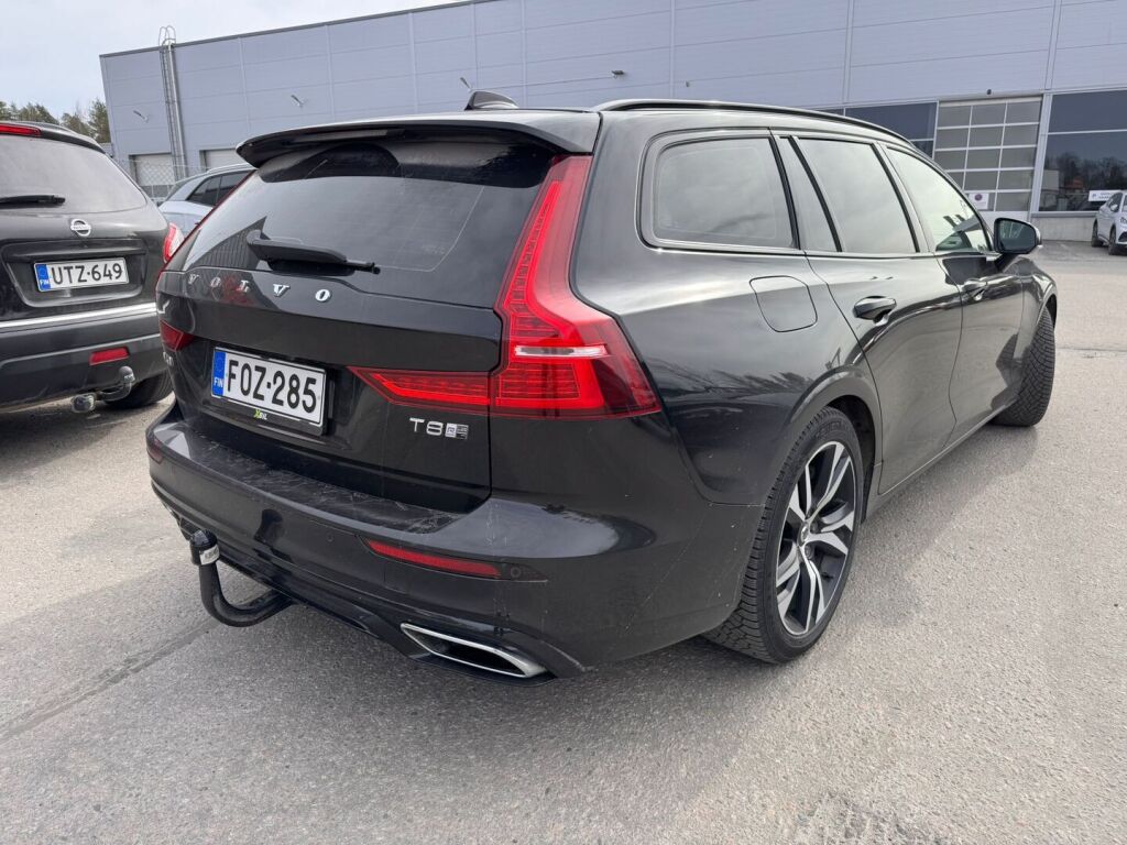 Volvo V60 2019 Musta