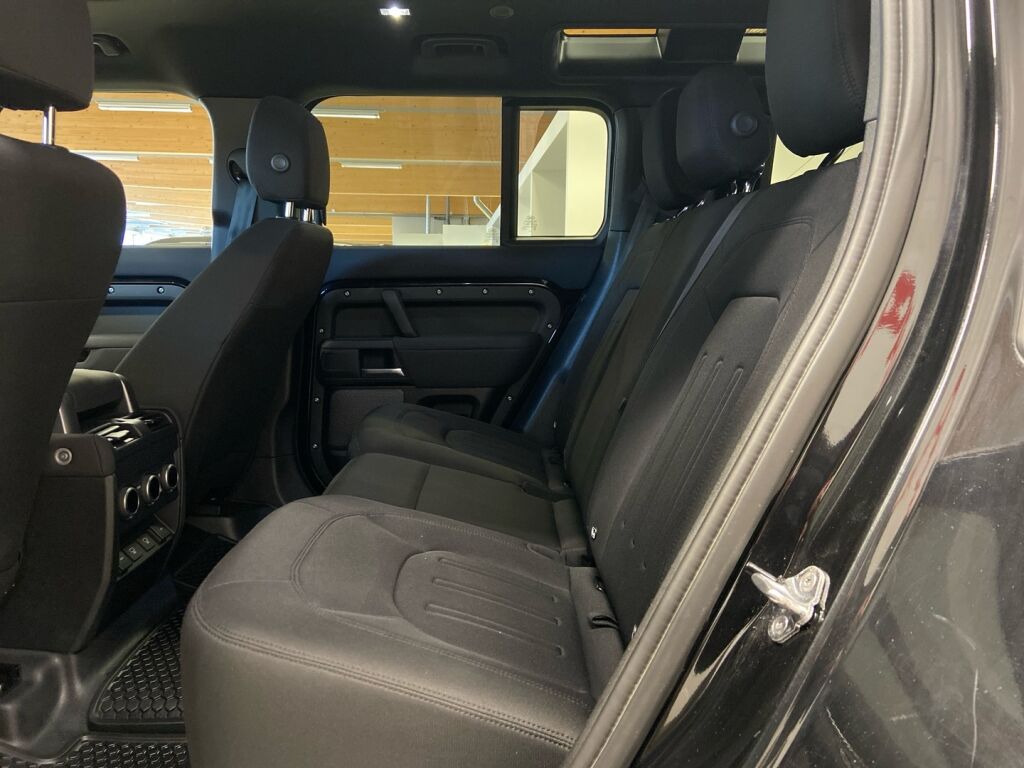 Land Rover Defender 2022 Musta