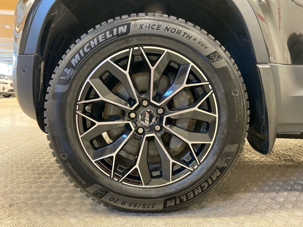 Land Rover Defender 2022 Musta