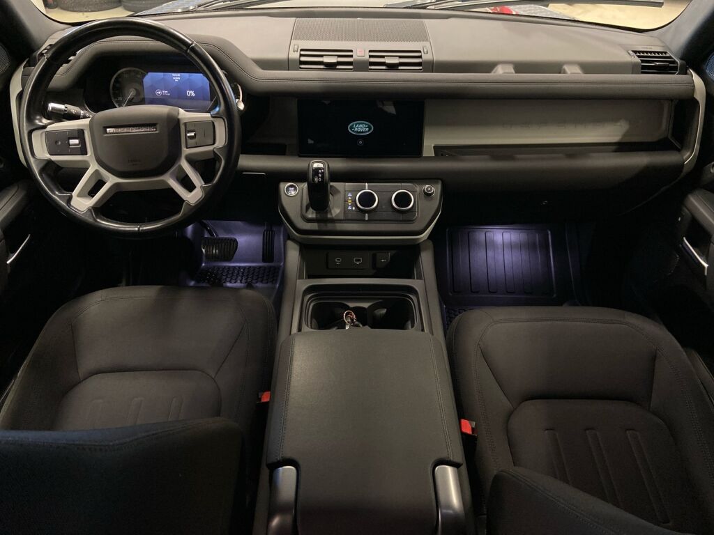 Land Rover Defender 2022 Musta