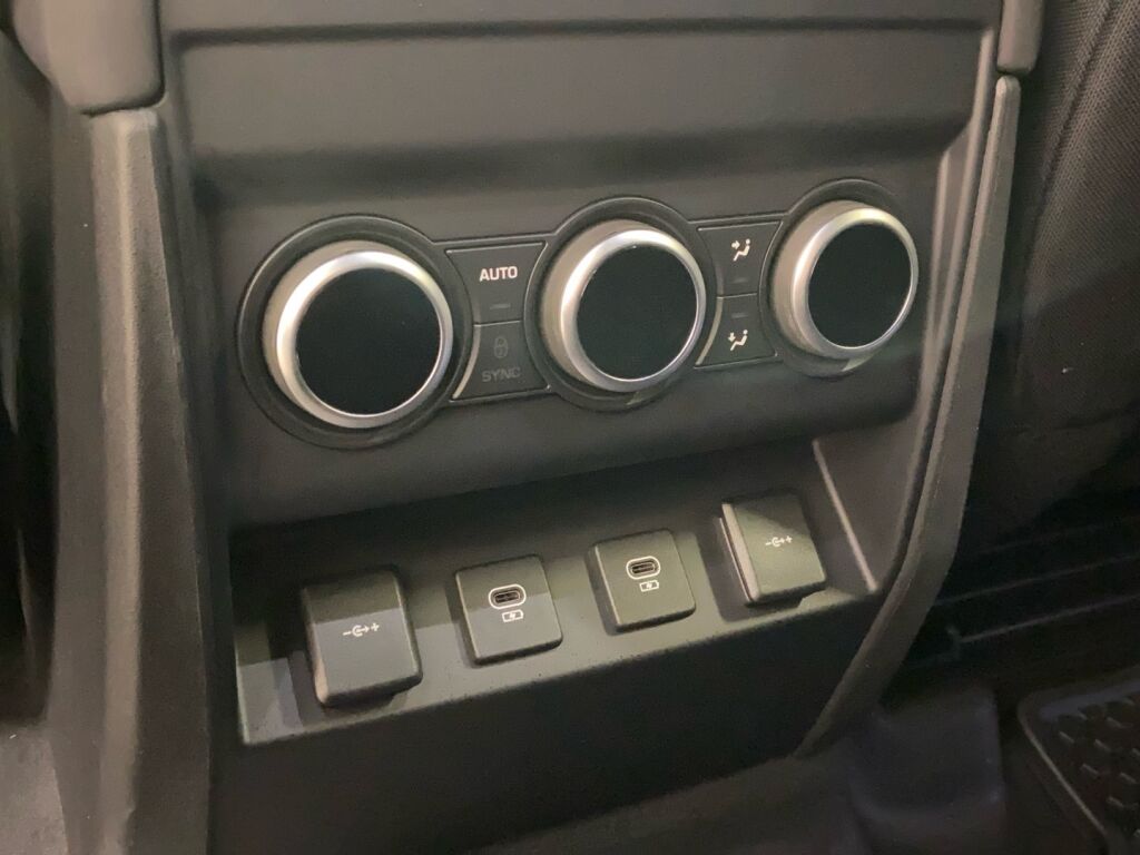 Land Rover Defender 2022 Musta