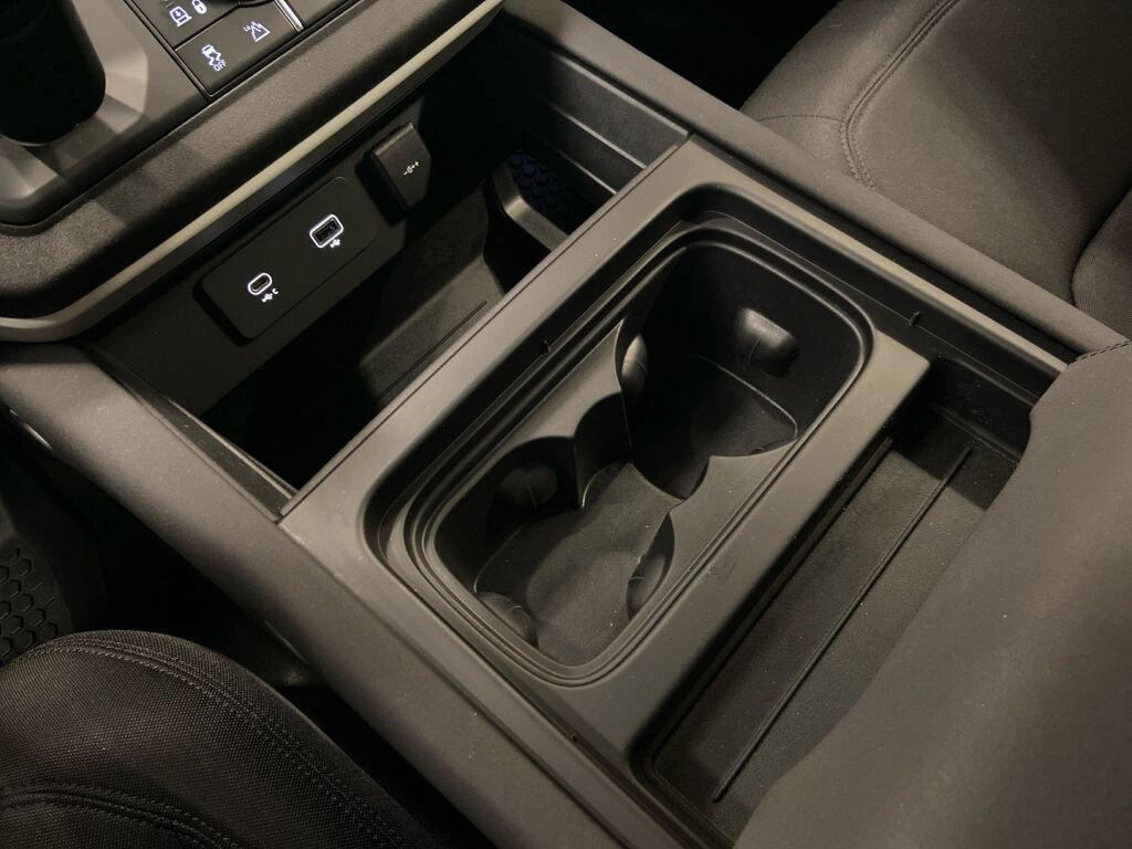 Land Rover Defender 2022 Musta