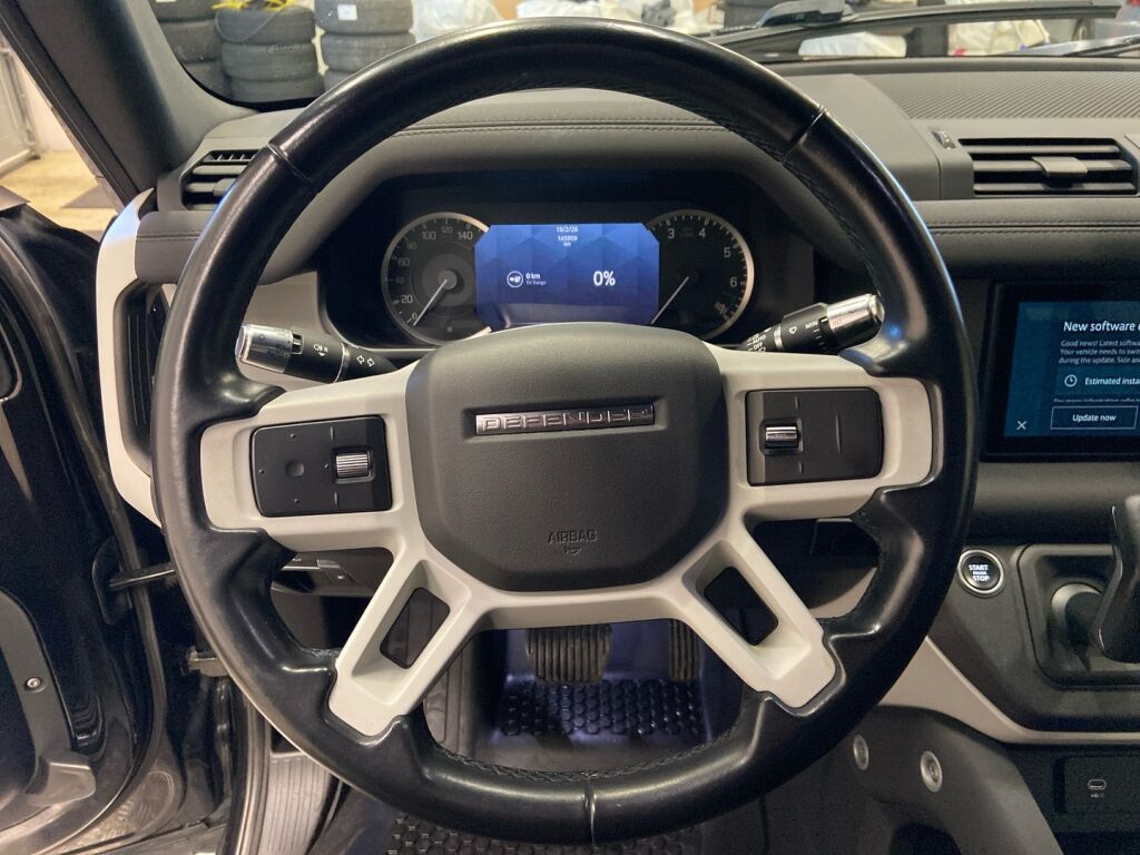 Land Rover Defender 2022 Musta