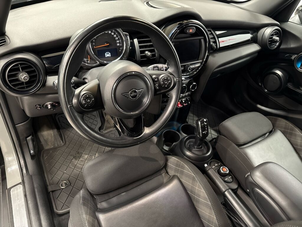 Mini Hatchback 2018 Harmaa