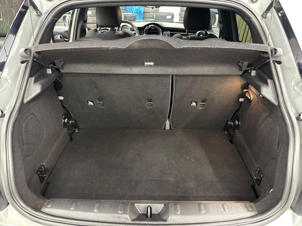 Mini Hatchback 2018 Harmaa