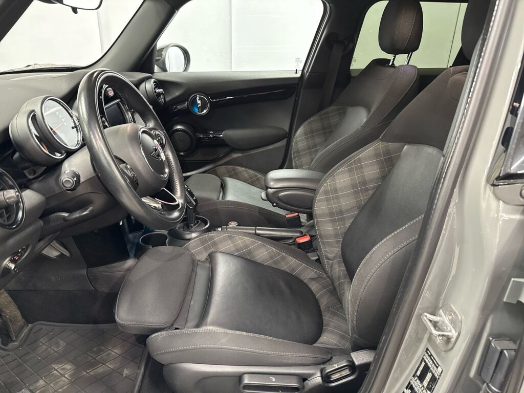 Mini Hatchback 2018 Harmaa