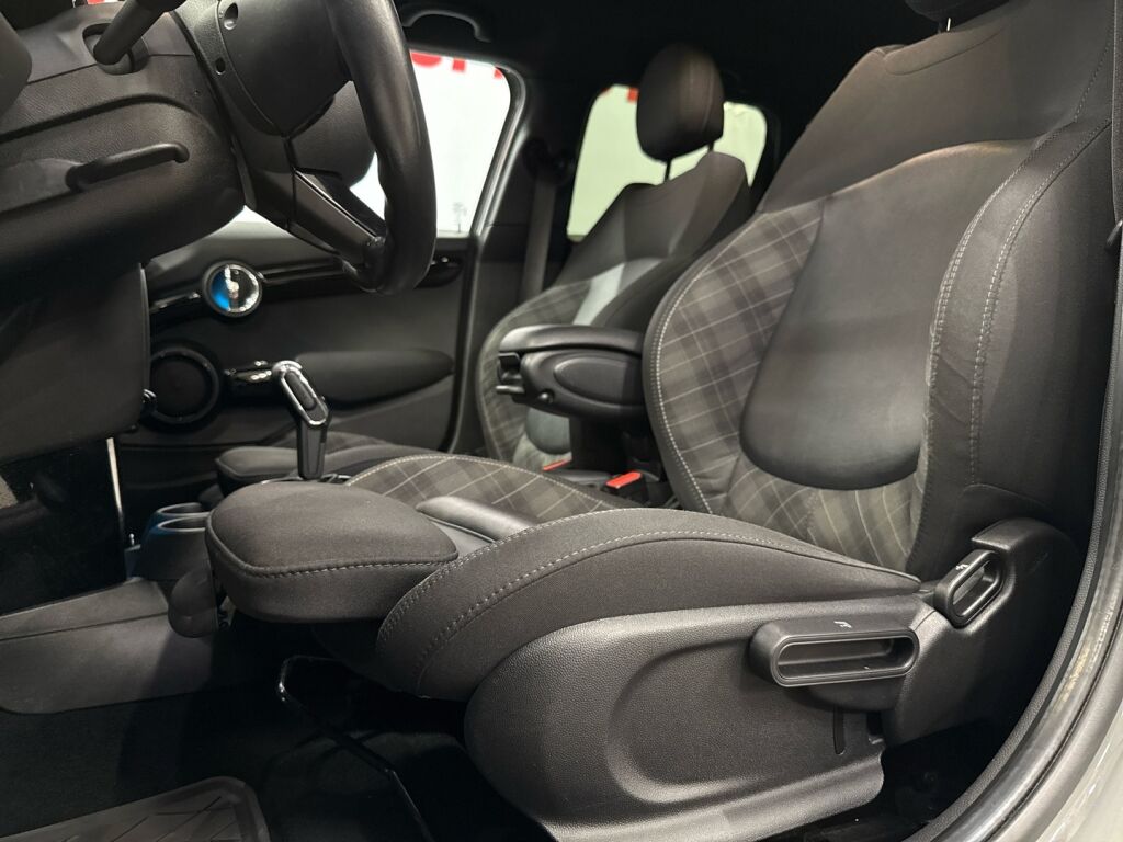 Mini Hatchback 2018 Harmaa