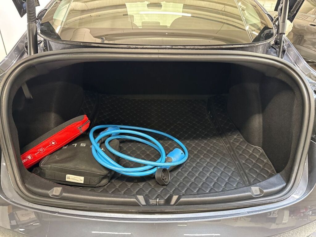 Tesla Model 3 2021 Harmaa