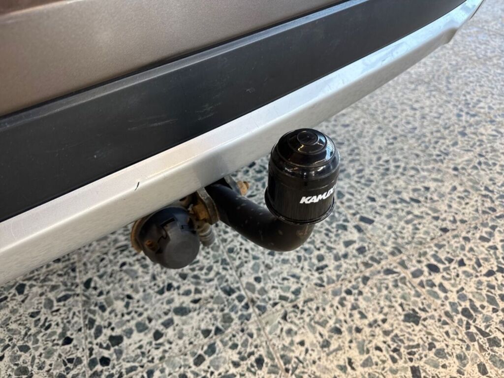 Mitsubishi Outlander PHEV 2019 Ruskea (beige)