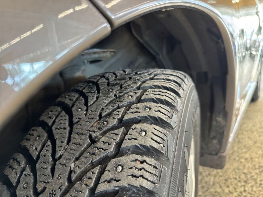 Mitsubishi Outlander PHEV 2019 Ruskea (beige)