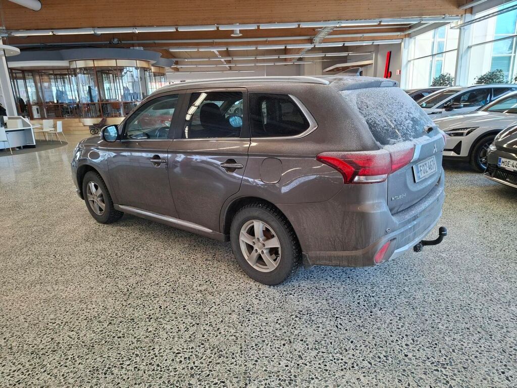 Mitsubishi Outlander 2019 Ruskea (beige)