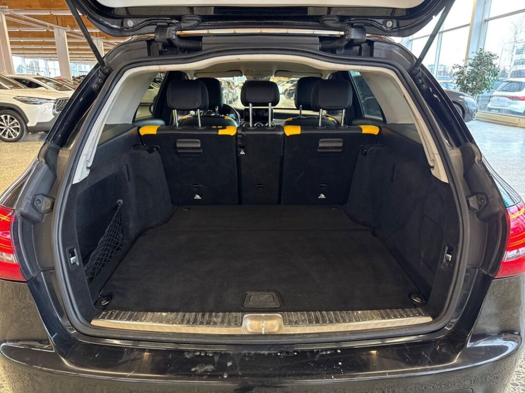 Mercedes-Benz C 2019 Musta