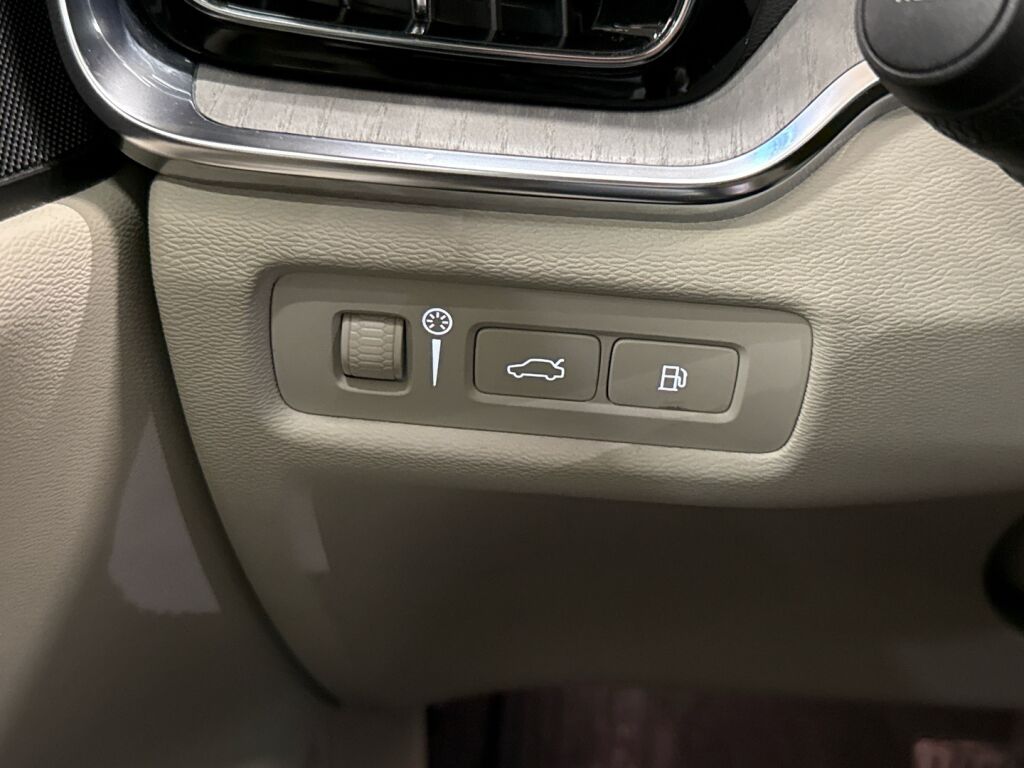 Volvo V60 2021 Musta