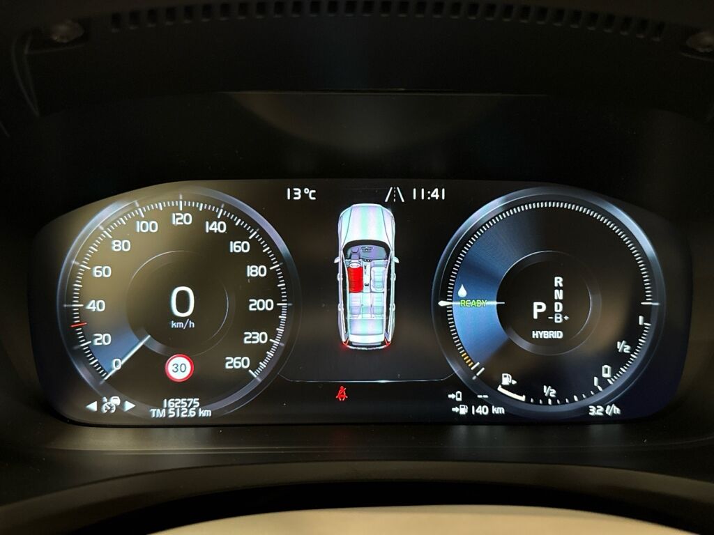 Volvo V60 2021 Musta