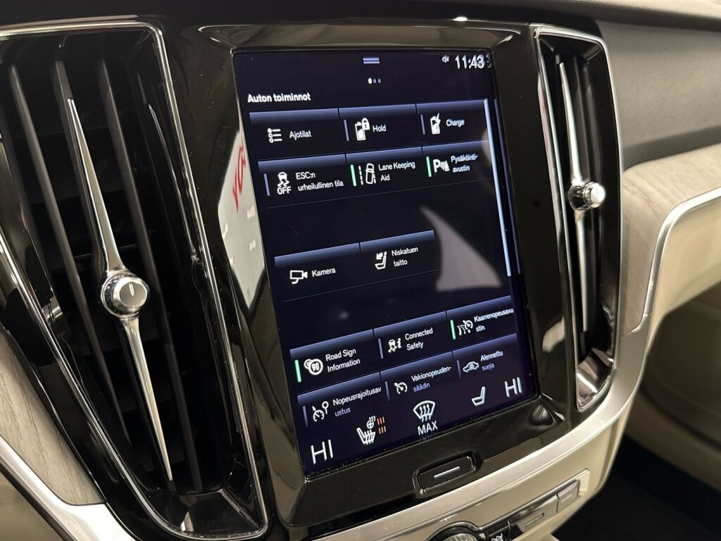 Volvo V60 2021 Musta