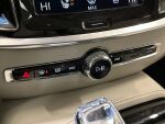 Volvo V60 2021 Musta