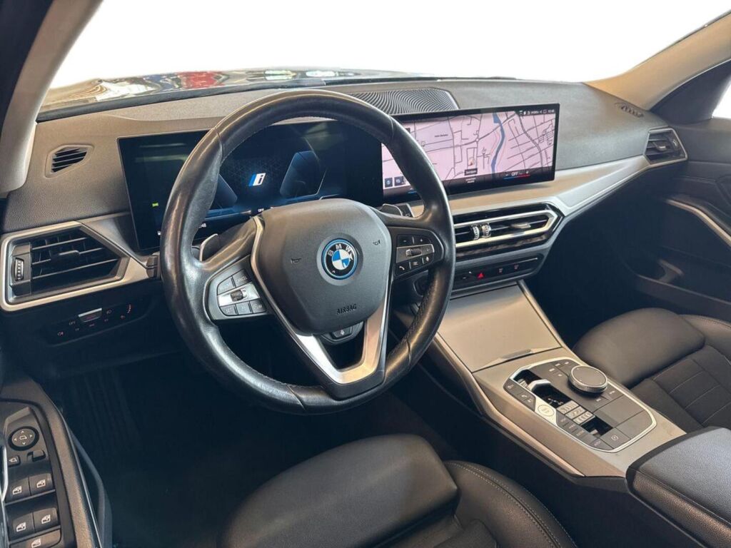 BMW 330 2023 Musta