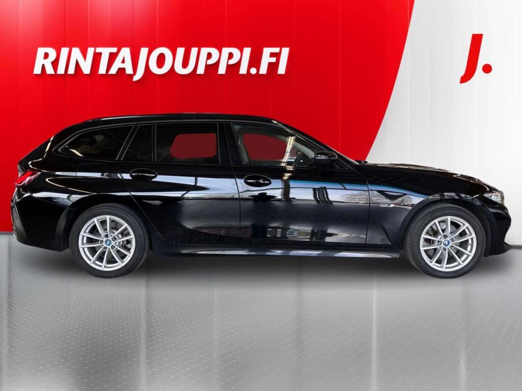 BMW 330 2023 Musta