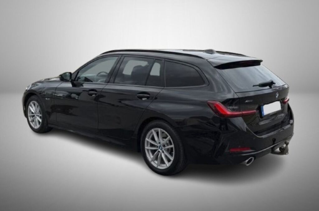 BMW 330 2023 Musta