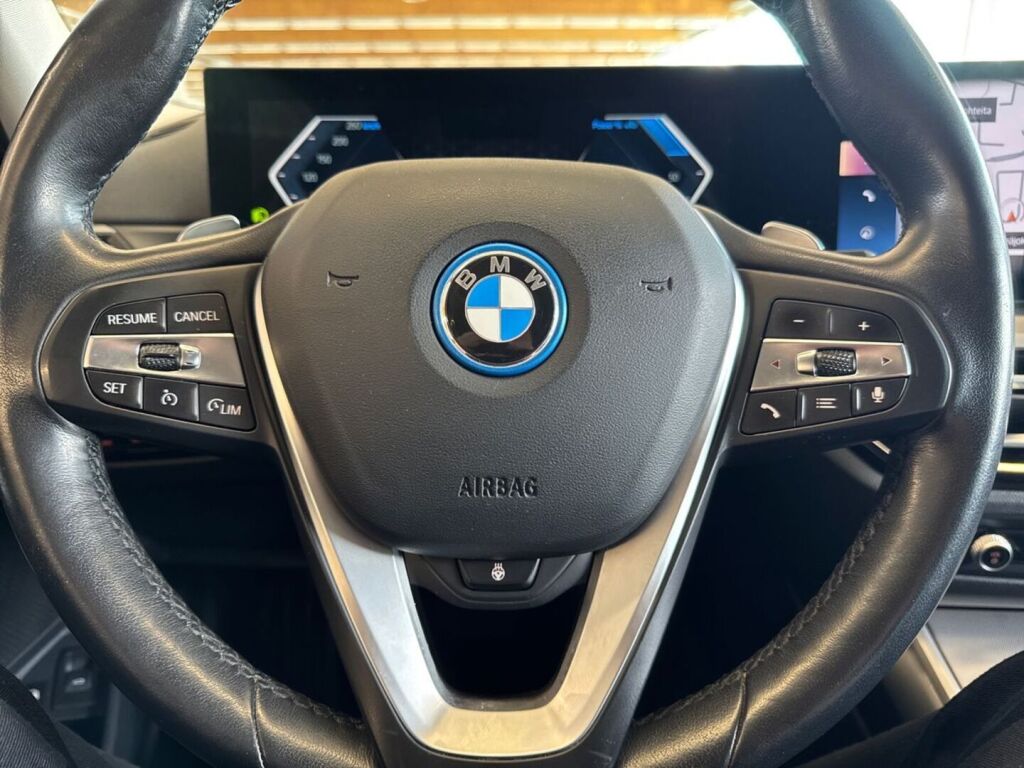BMW 330 2023 Musta