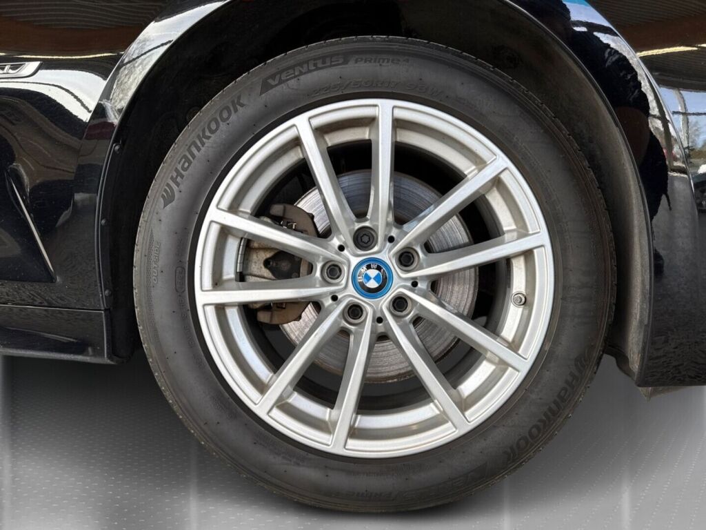 BMW 330 2023 Musta