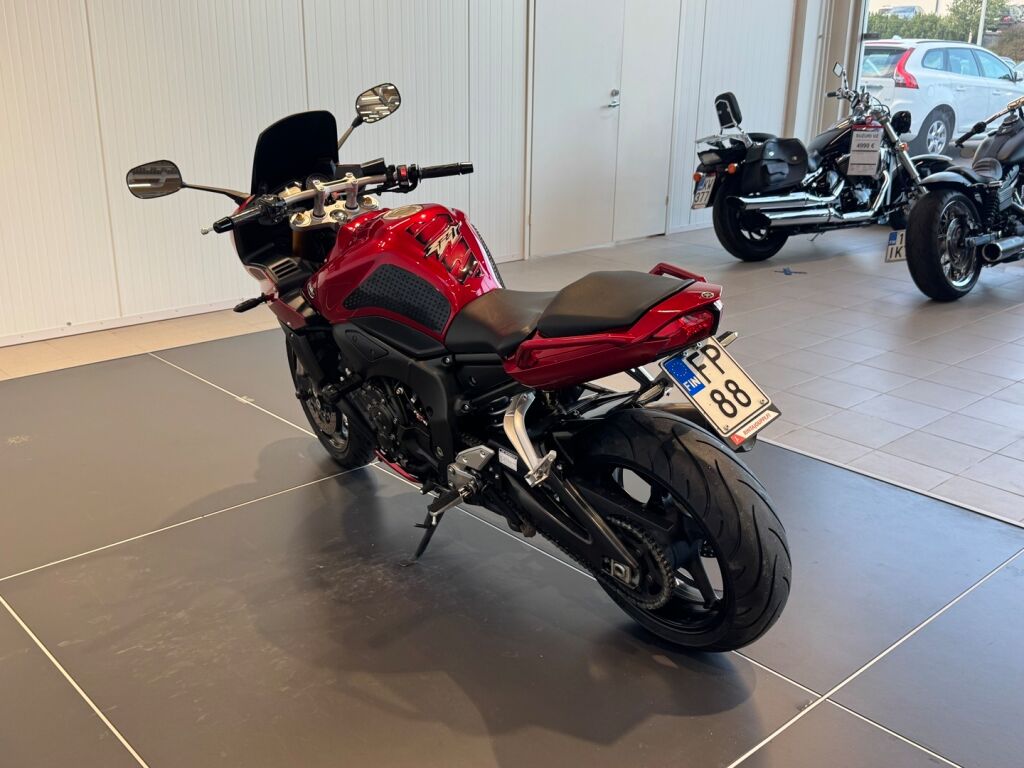 Yamaha FZ1-S 2006 Punainen
