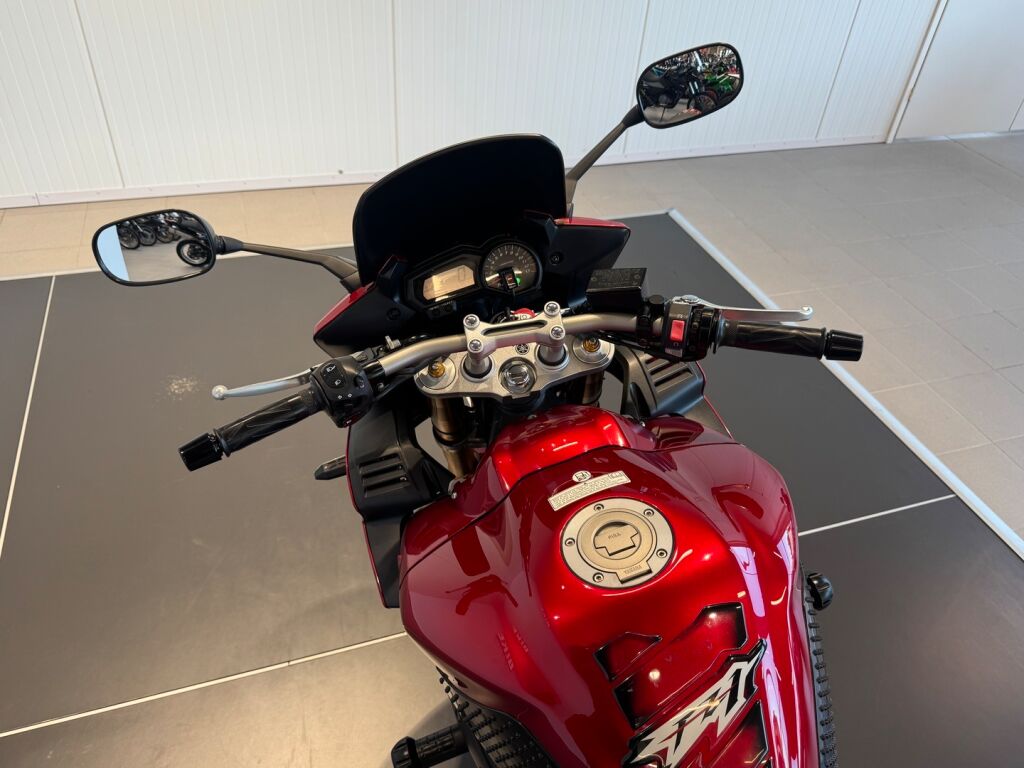 Yamaha FZ1-S 2006 Punainen