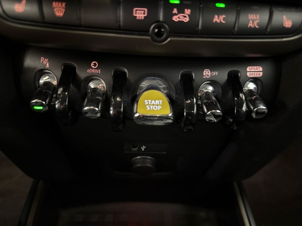 Mini Countryman 2019 Musta