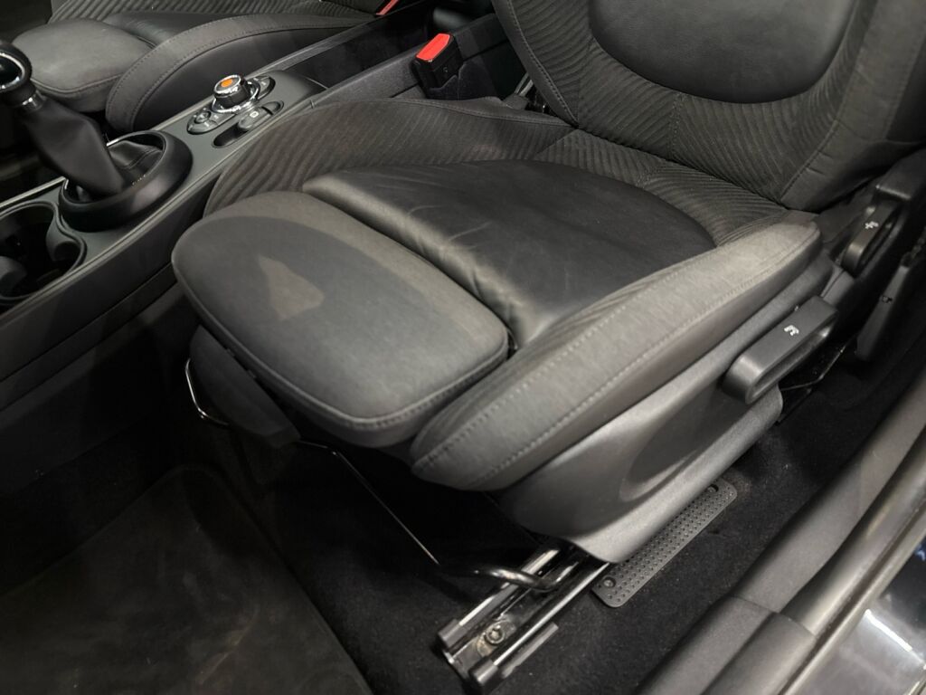 Mini Countryman 2019 Musta