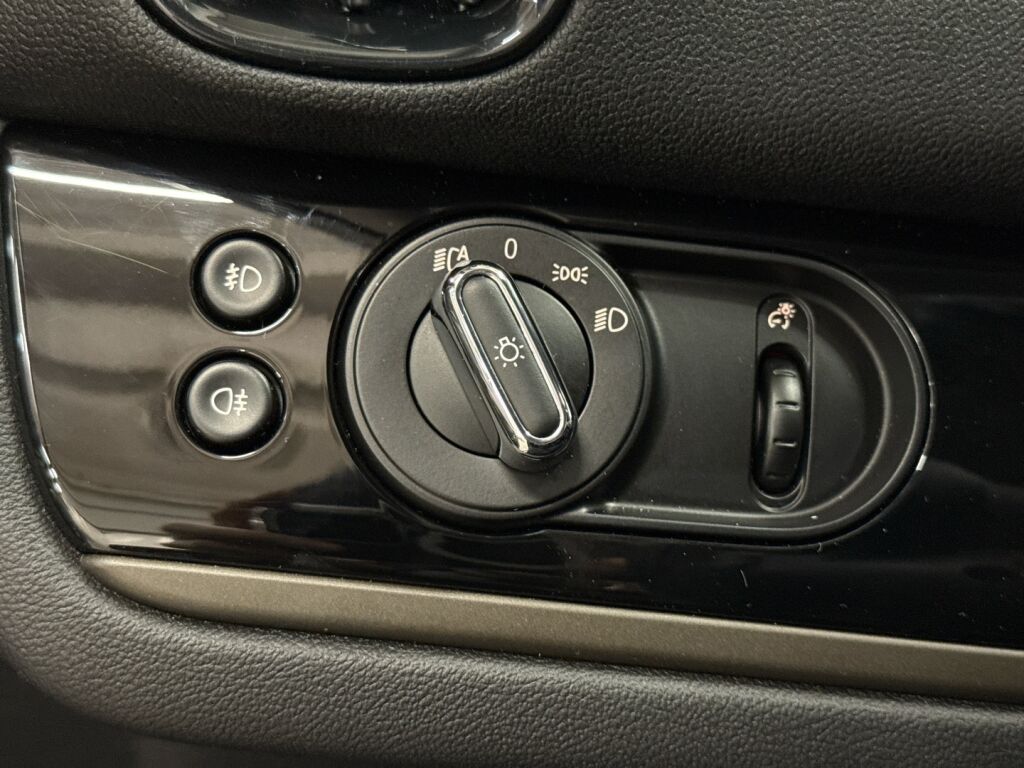 Mini Countryman 2019 Musta