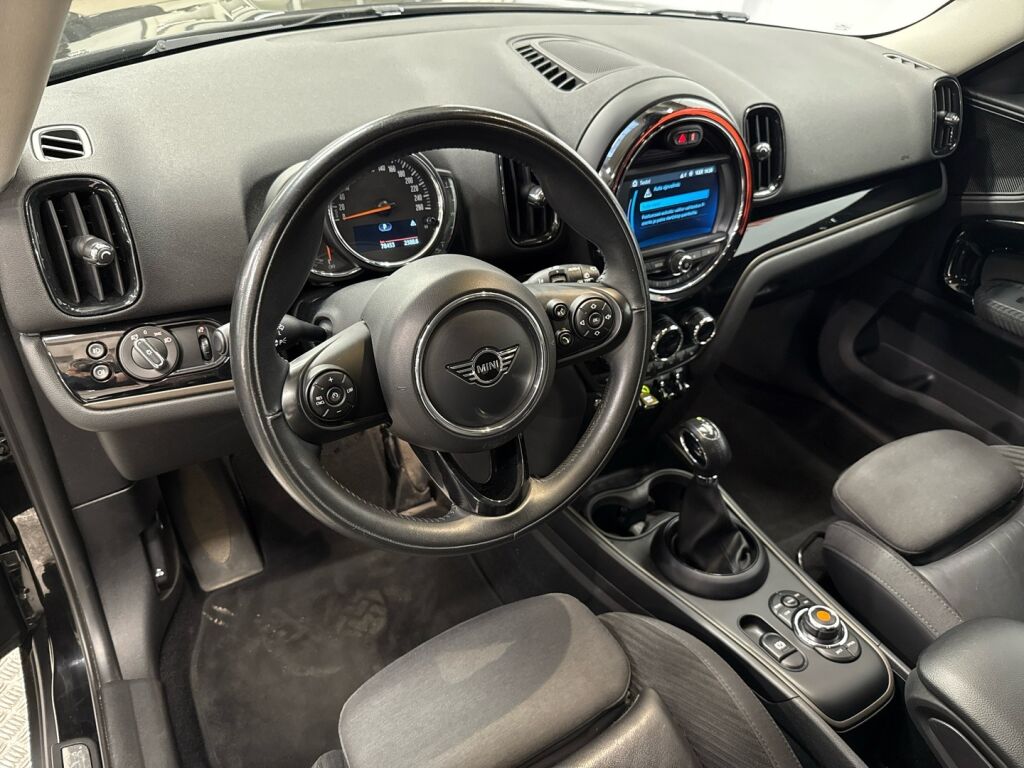 Mini Countryman 2019 Musta